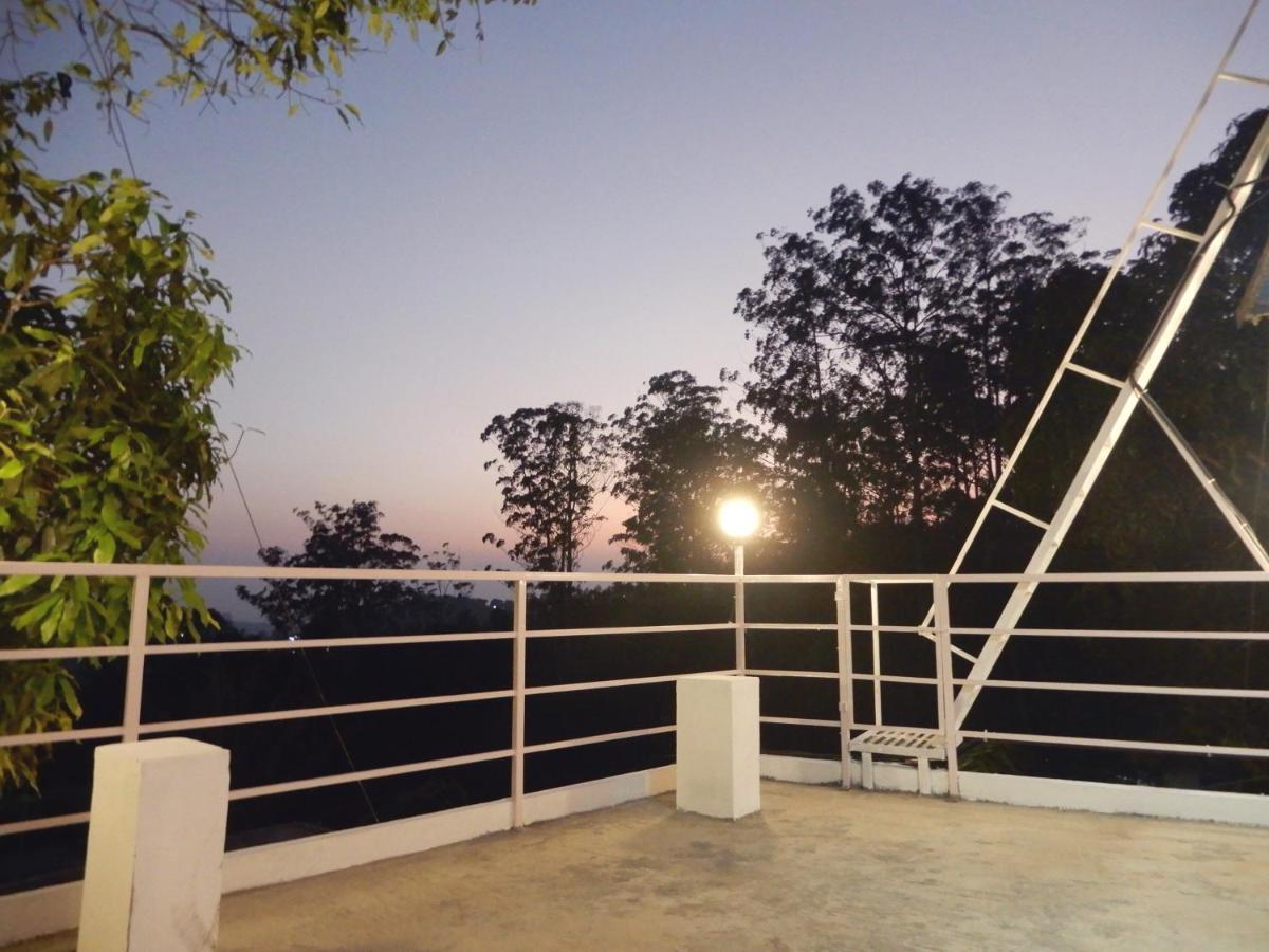 Drizzle Valley Cottage Munnar Esterno foto